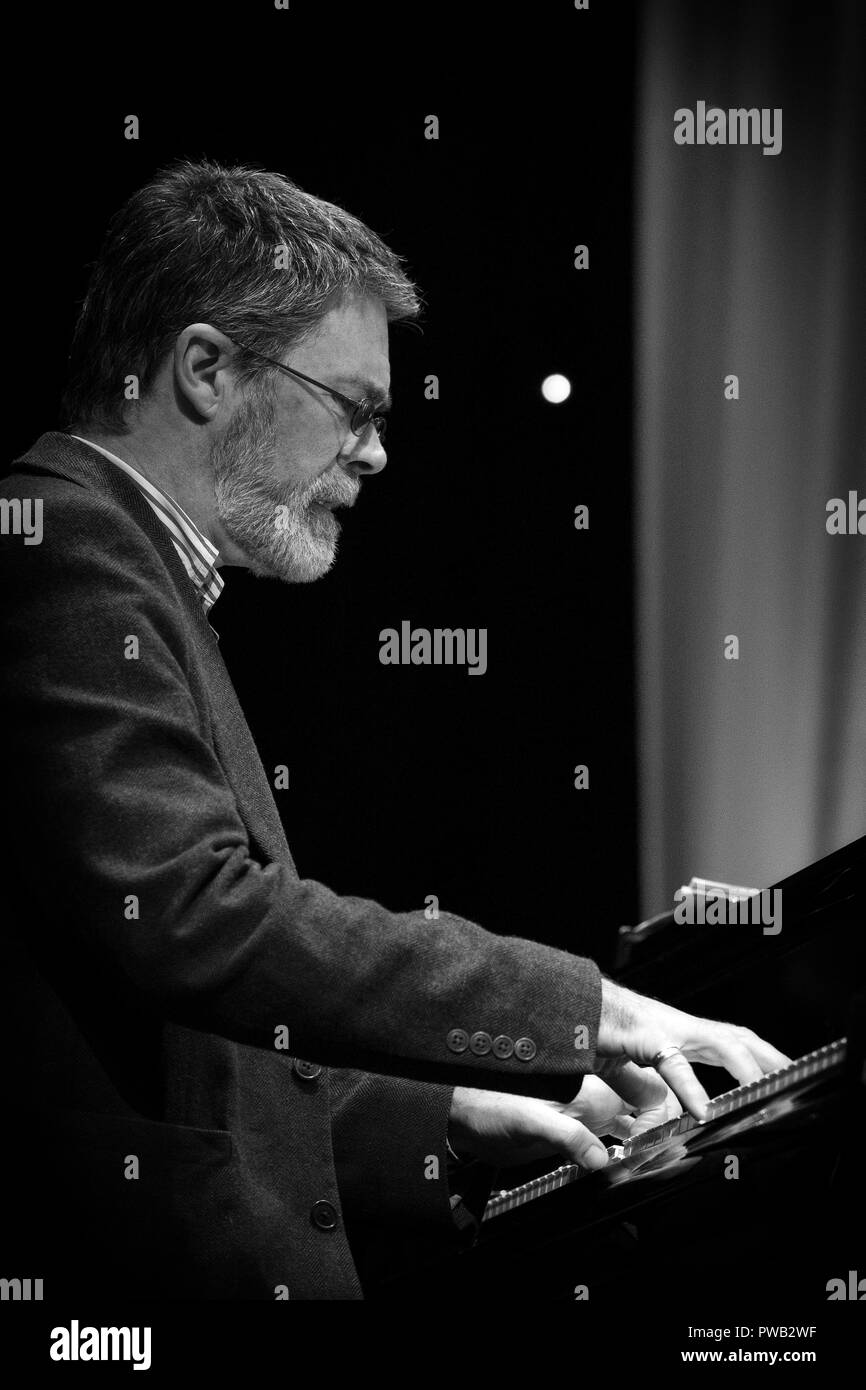 Dave Newton solo sul pianoforte jazz con Alan Barnes di ottetto e come un duo, Scarborough Jazz Festival 2018 Foto Stock