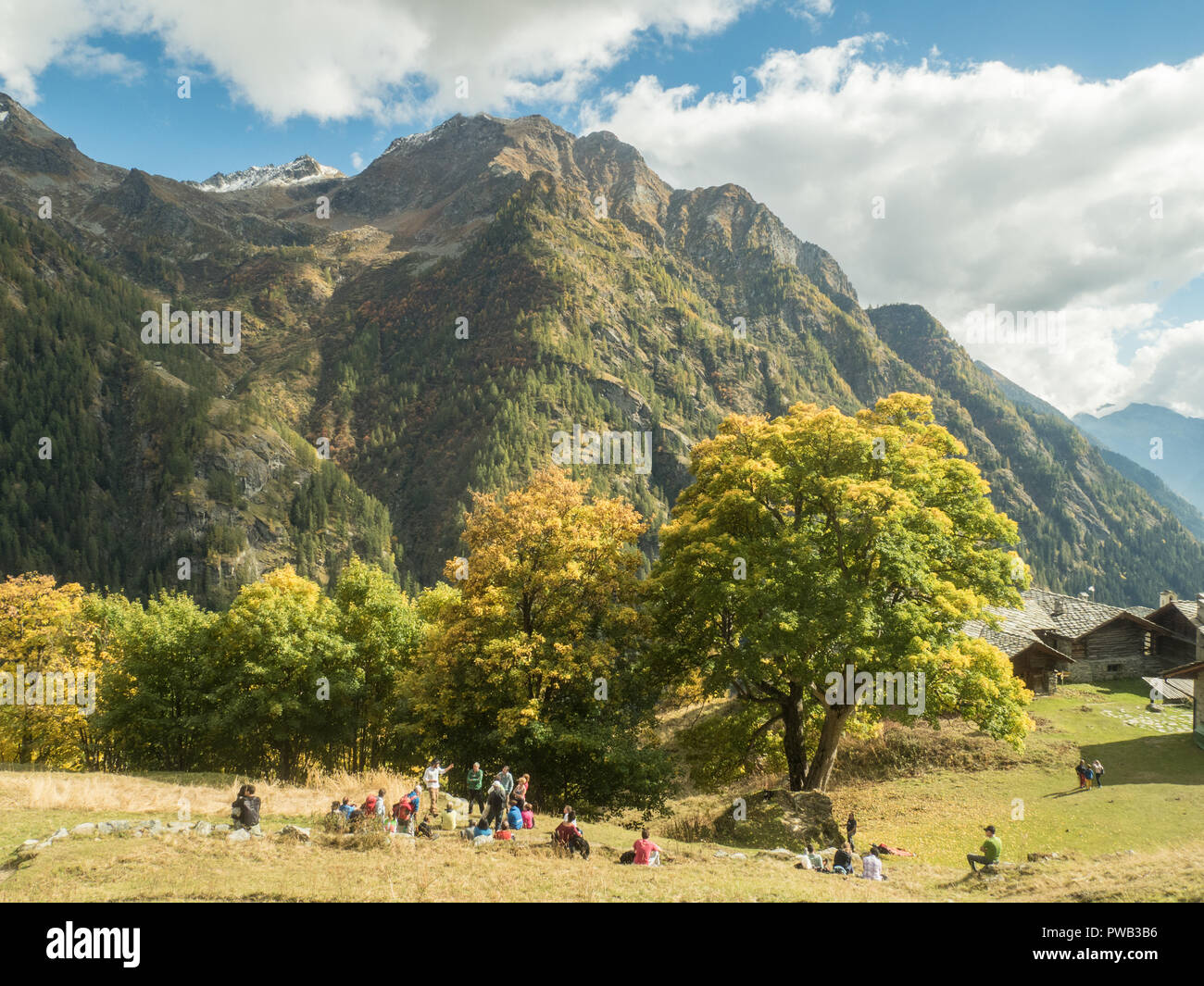 Gressoney-Saint-Jean, un villaggio nella Valle di Gressoney, nella regione di "Valle d'Aosta" NW Italia Foto Stock