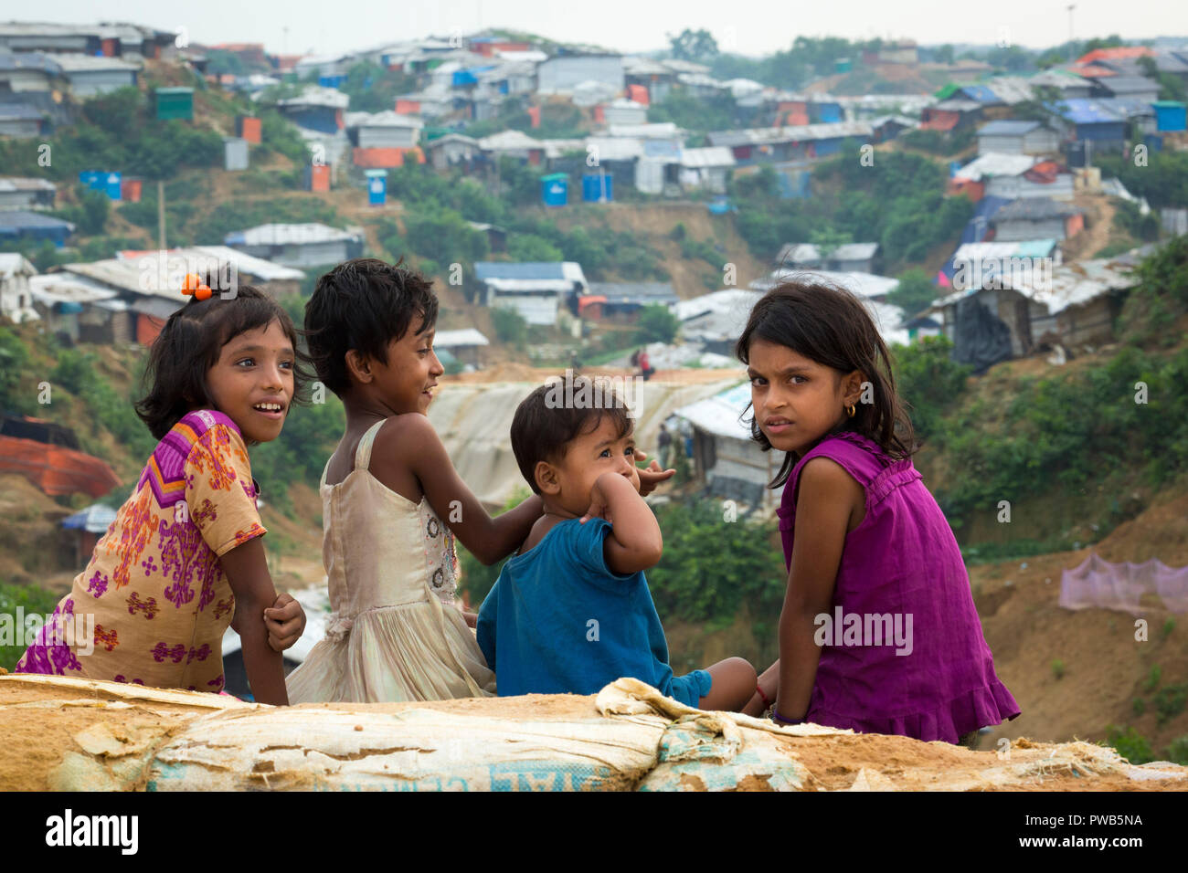 Coxs Bazar, Bangladesh. Il 14 ottobre 2018. Popolazione rohingya e visto all'interno di un campo di rifugiati in Cox bazar , Bangladesh il 14 ottobre 2018. Credito: zakir hossain chowdhury zakir/Alamy Live News Foto Stock