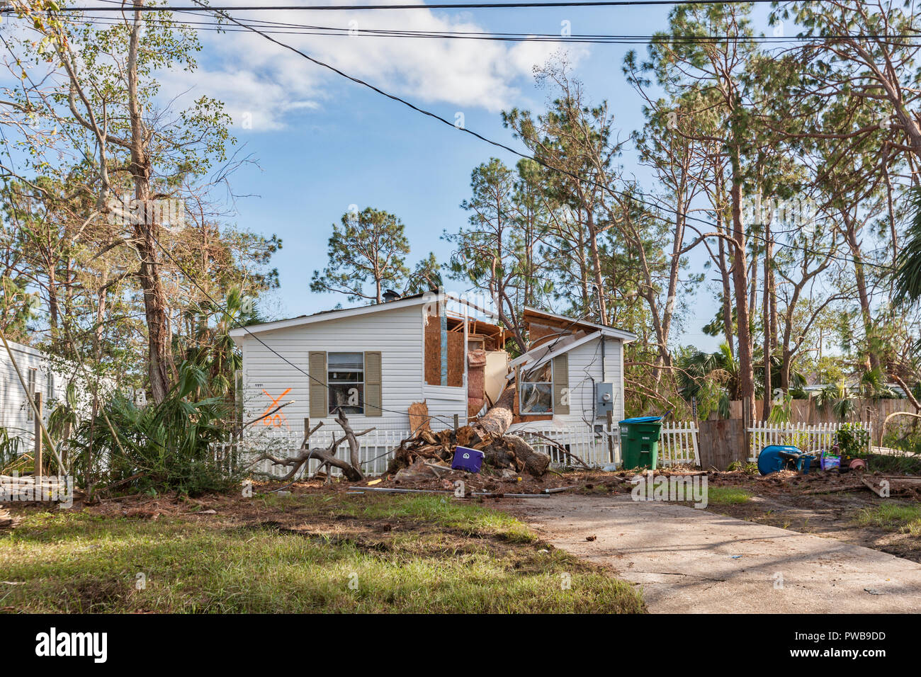 Panama City, Florida, Stati Uniti d'America. Xiv oct, 2018. Mobile Home danneggiate in Panama City Florida Credit: Rick Cooper/Alamy Live News Foto Stock