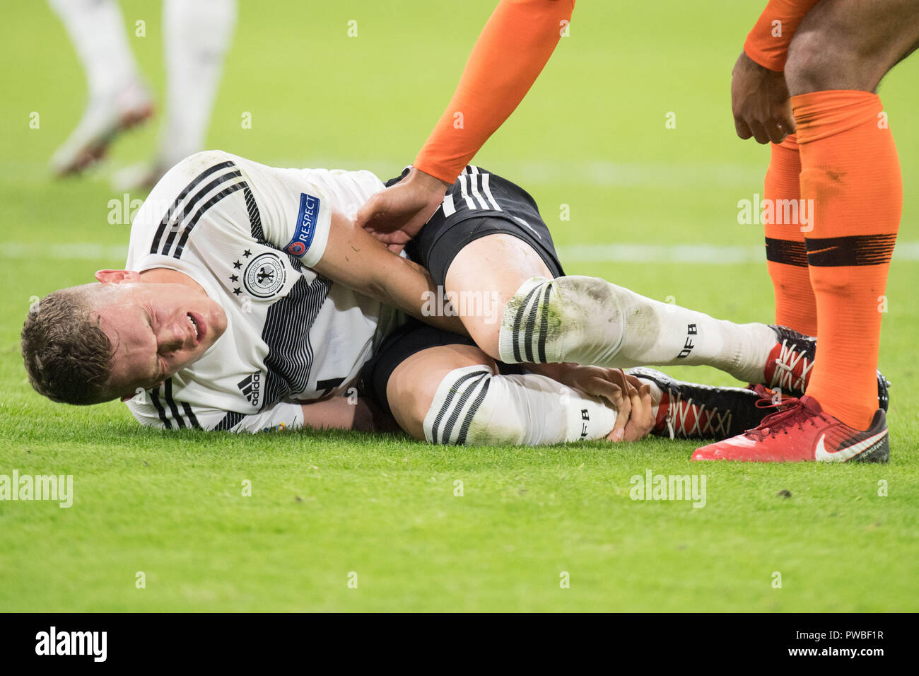 Matthias GINTER (GER) è ferito sul passo, lesioni, giacente, dolore, figura intera, paesaggio, calcio Laenderspiel, lega delle nazioni, Paesi Bassi (NED) - Germania (GER) 3: 0, su 13.10.2018 in Johan Cruyff Arena di Amsterdam/Paesi Bassi. € | Utilizzo di tutto il mondo Foto Stock