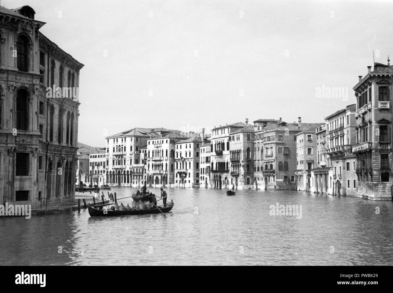 Venezia Italia 1939 Gondola sul Canal Grande Vista Città, Venezia Italia Foto Stock