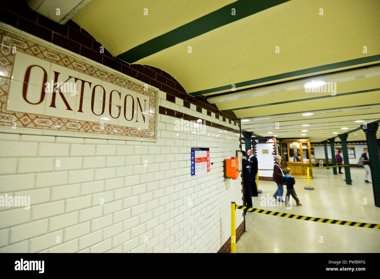 Oktogon stazione della metropolitana, Budapest, Ungheria Foto Stock