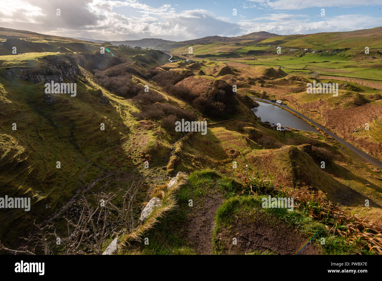 Vista dalla cima del castello di Ewen, Fairy Glen, Isola di Skye, Scotland, Regno Unito Foto Stock