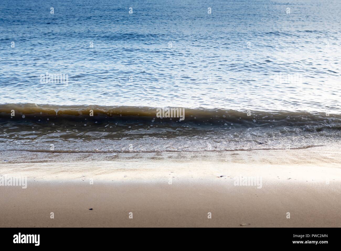 Onde venire e andare sulla spiaggia, Corea Foto Stock