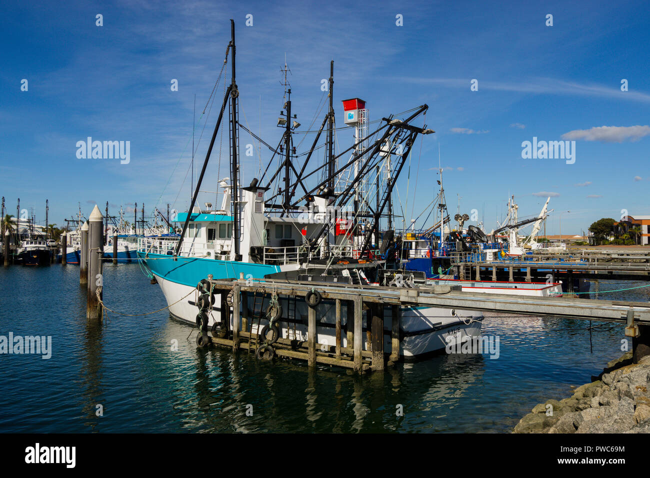 Tonno e per i pescherecci con reti da traino di pesca legato fino al pontile in Port Lincoln South Australia Foto Stock