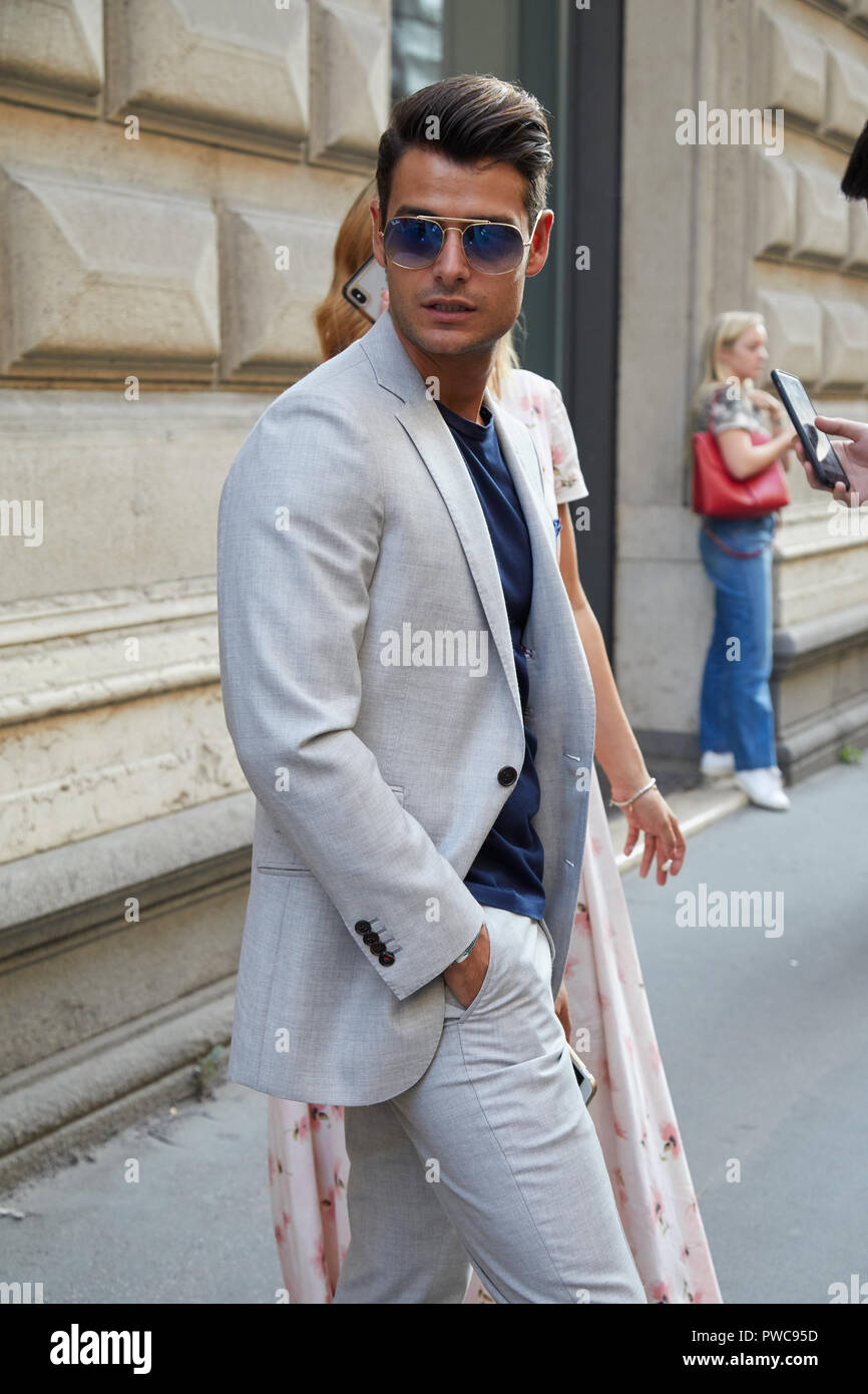 Milano, Italia - 20 settembre 2018: Frank Galluccio con Ray Ban occhiali da sole prima di Vivetta fashion show, la Settimana della Moda Milanese street style Foto Stock