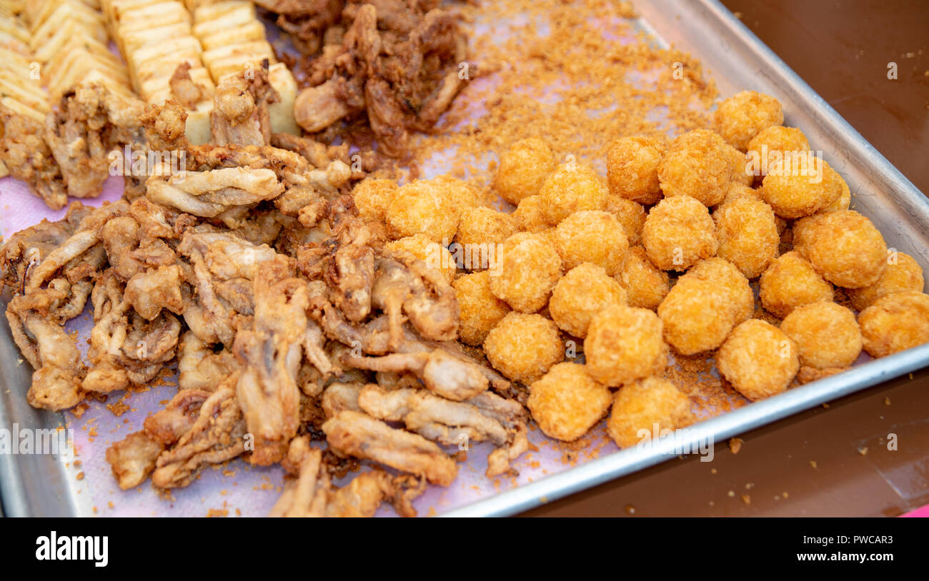 Alimenti fritti, Seoul street food, Corea del Sud. Foto Stock