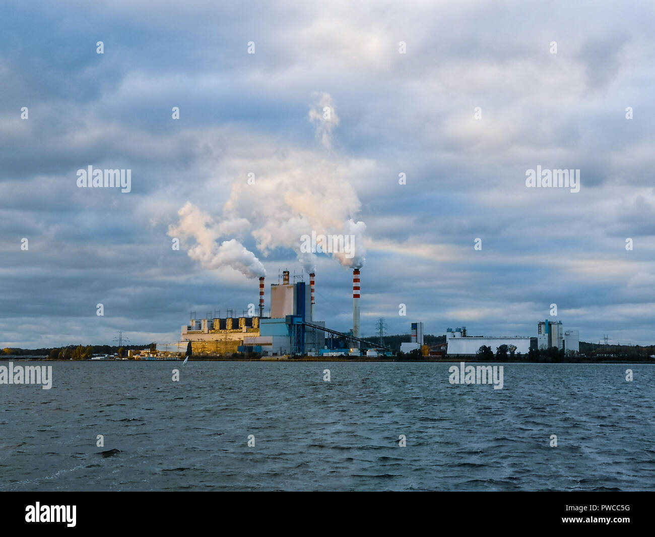 Impianto di alimentazione al lago di Konin, Polonia. Foto Stock