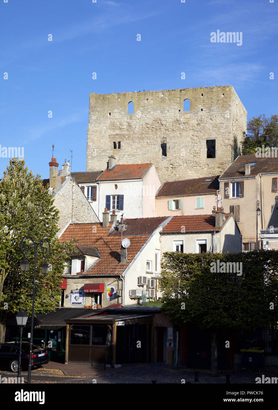 Xi secolo Montjoie torre in Conflans sulla Senna Foto Stock