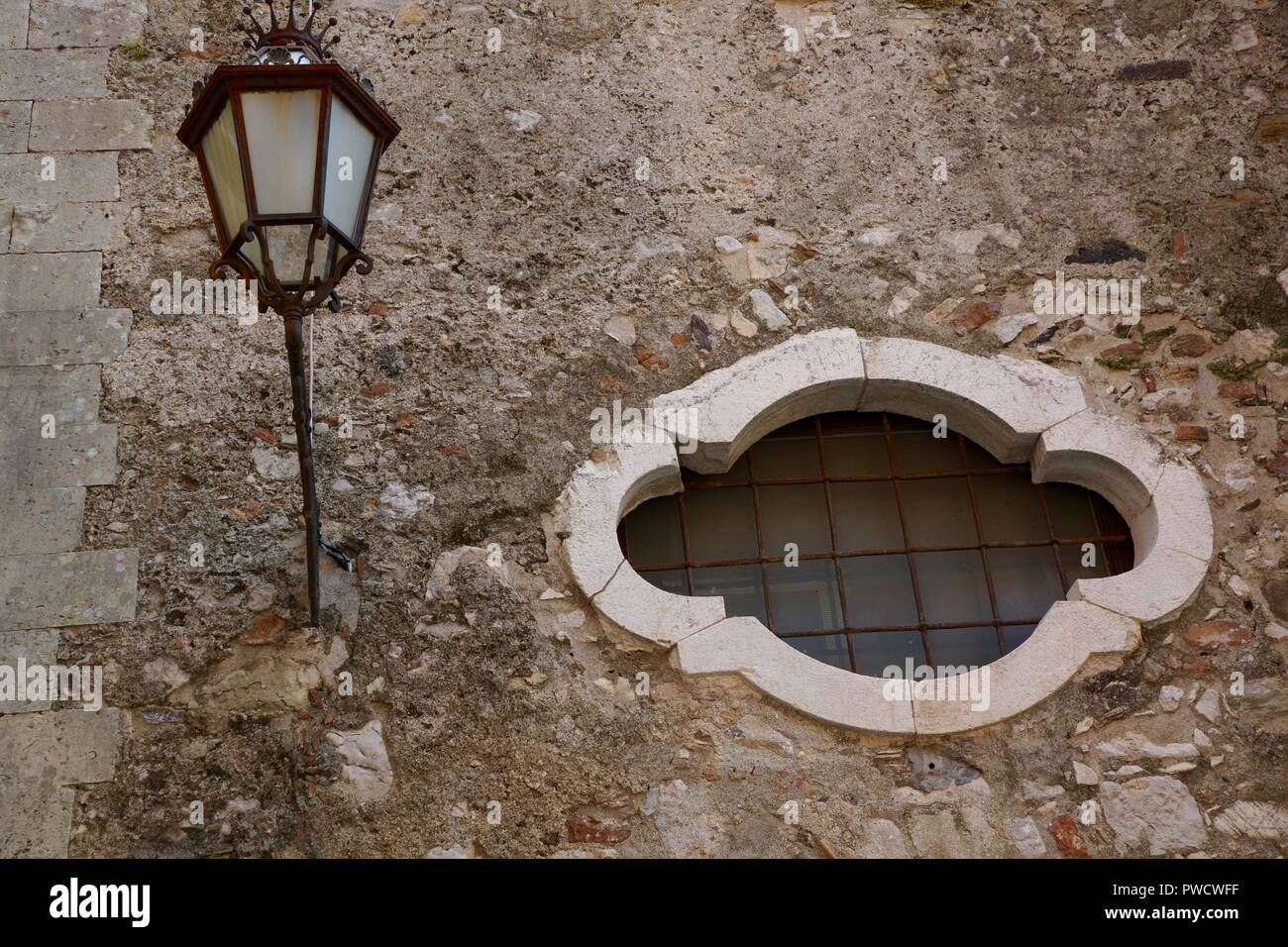 Dettaglio dell'edificio del centro storico di Taormina, Sicilia Foto Stock