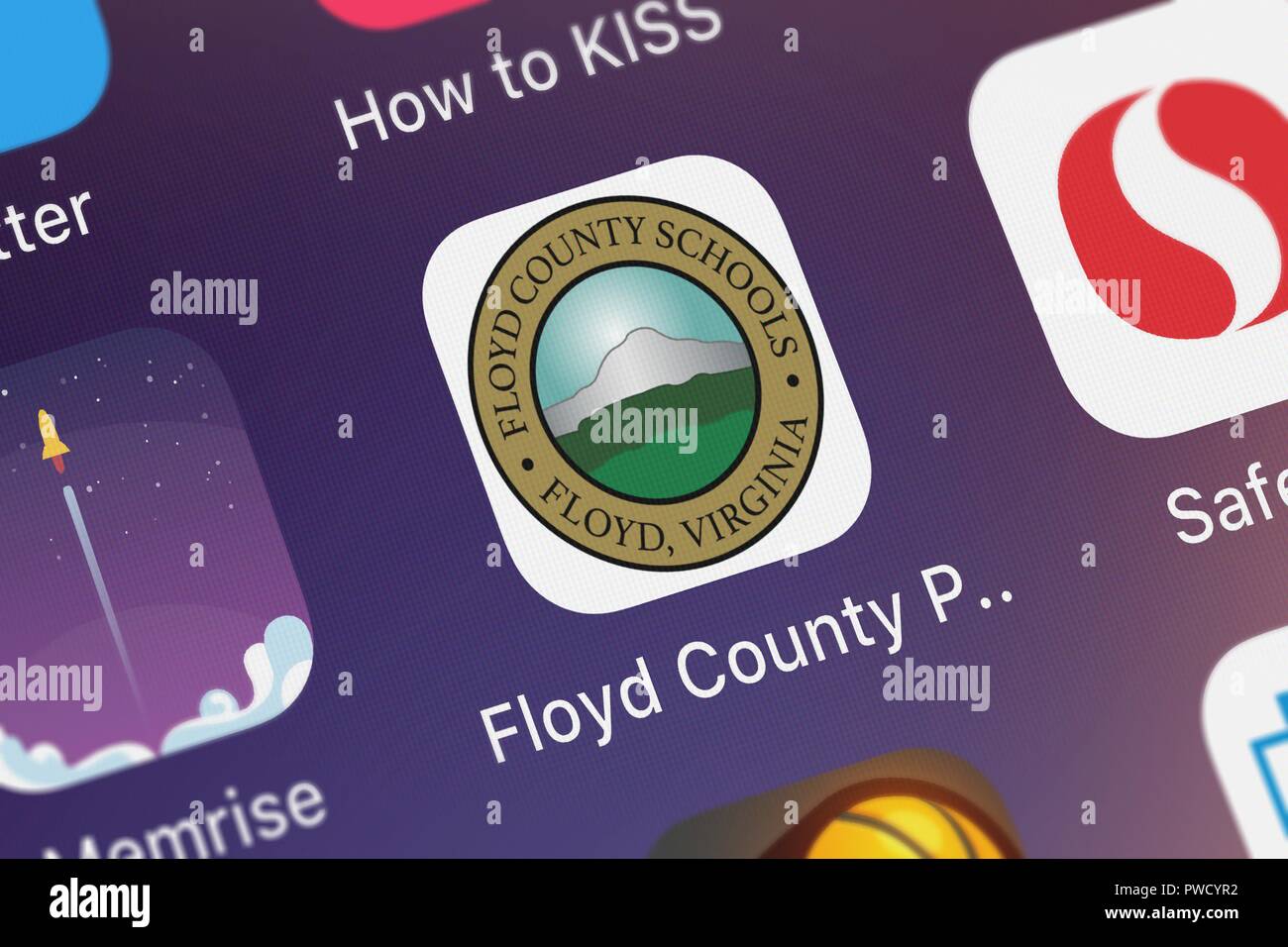 London, Regno Unito - 15 Ottobre 2018: Close-up shot di Blackboard Inc. del popolare app di Floyd County scuole pubbliche. Foto Stock