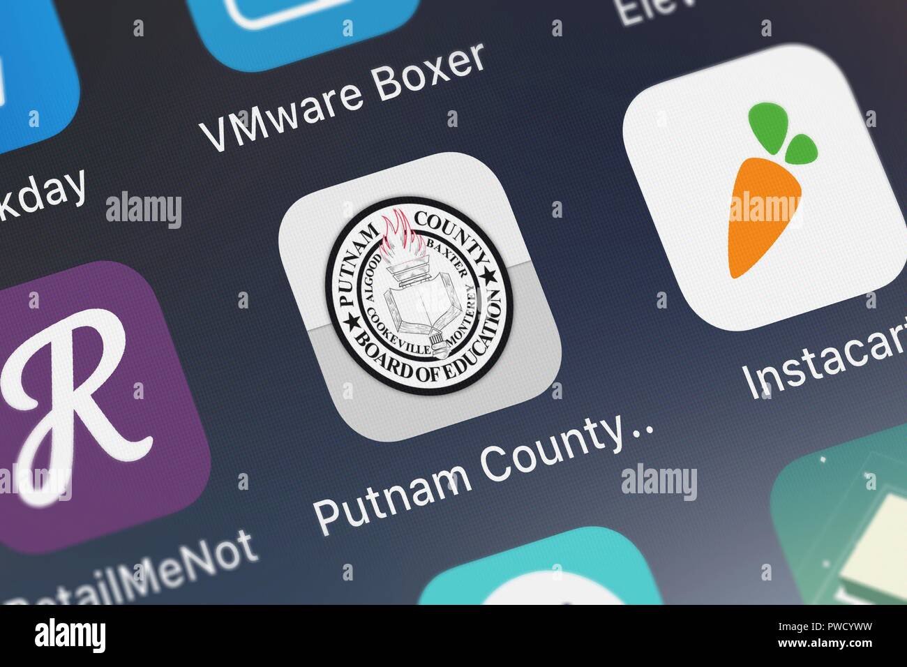 London, Regno Unito - 15 Ottobre 2018: Close-up shot della Putnam County scuole-TN icona applicazione da Blackboard Inc. su un iPhone. Foto Stock