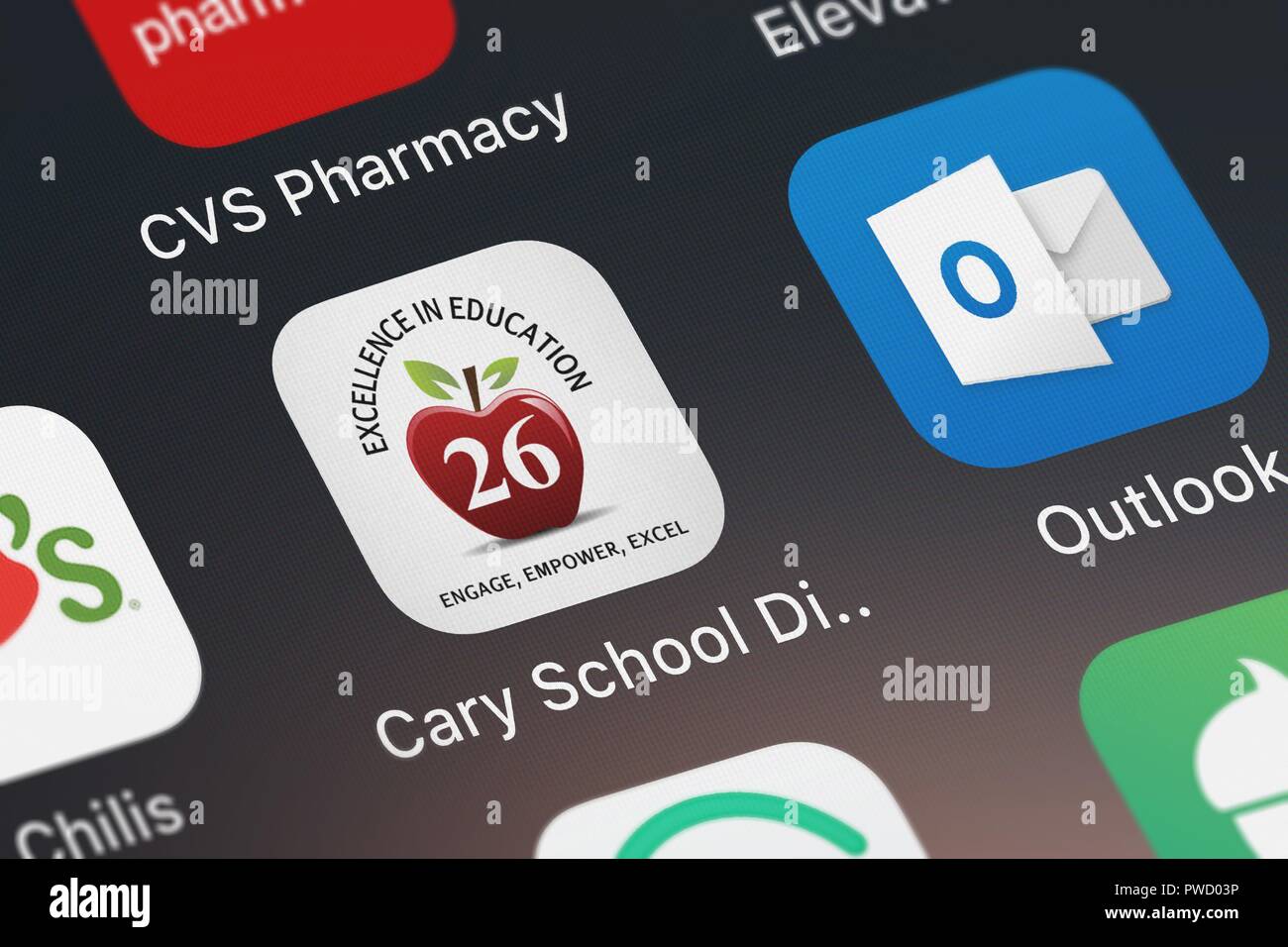 London, Regno Unito - 15 Ottobre 2018: Close-up del Cary distretto scolastico 26 icona da Blackboard Inc. su un iPhone. Foto Stock