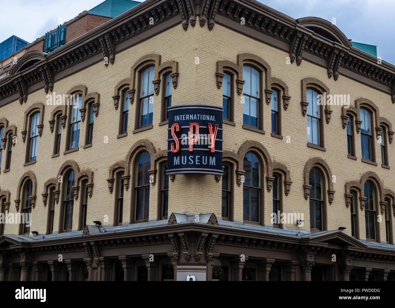 Washington DC, Stati Uniti d'America - 12 Ottobre 2017: vista sulla strada dell'International Spy Museum edificio nella città di Washington DC, Stati Uniti d'America. Foto Stock