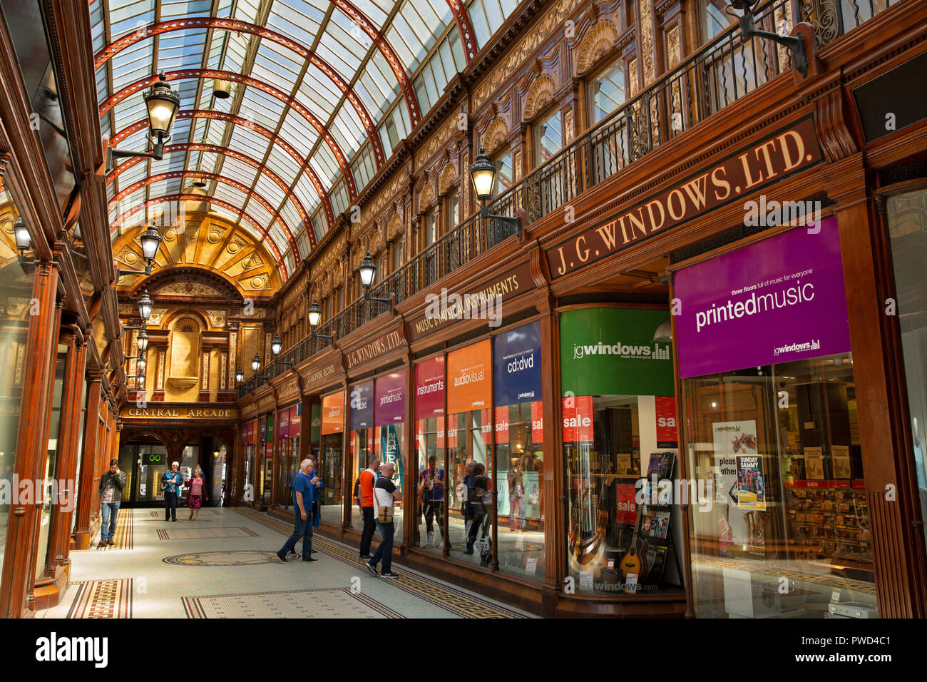 Regno Unito, Inghilterra, Tyneside, Newcastle upon Tyne Central Arcade, Windows Music Shop Foto Stock