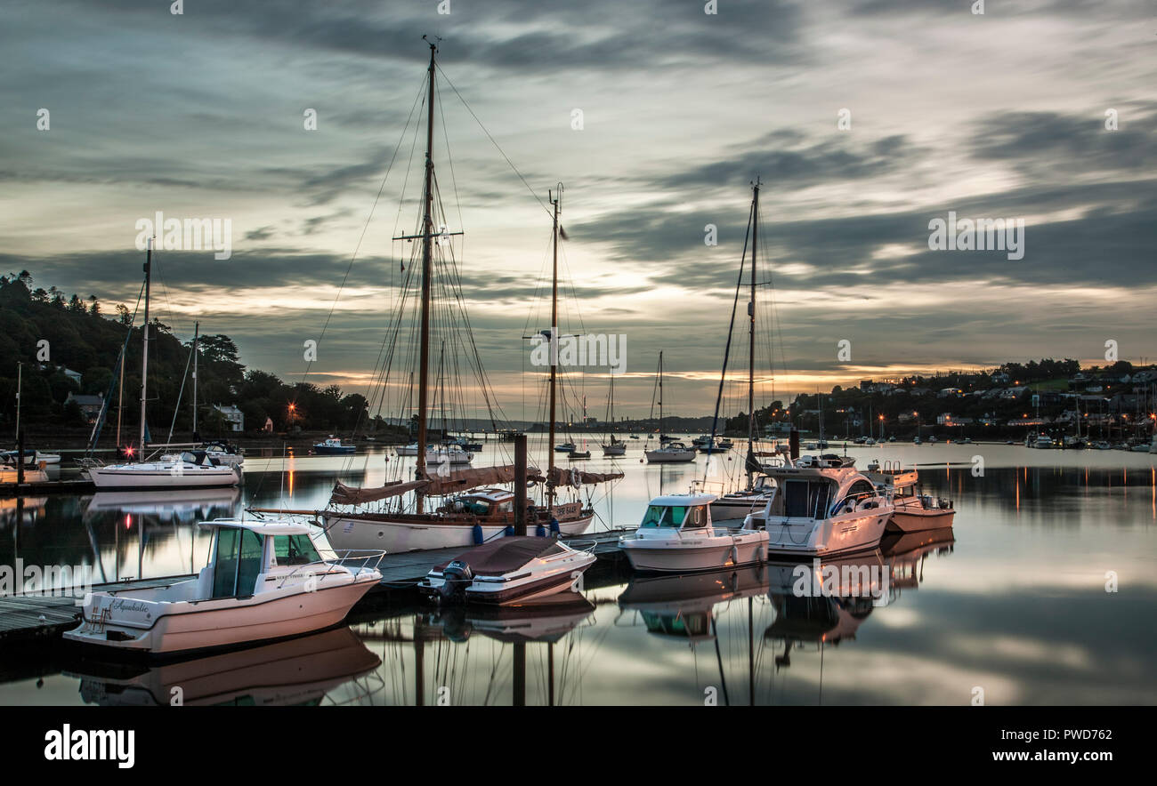 Crosshaven, Cork, Irlanda. Il 13 settembre 2016. Imbarcazioni da diporto legato fino alla marina di mattina presto a Crosshaven, Co. Cork, Irlanda. Foto Stock