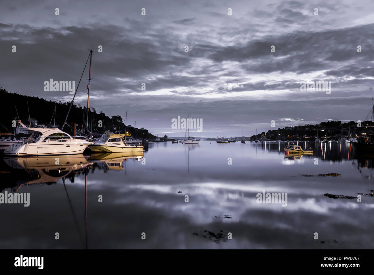 Crosshaven, Cork, Irlanda. Il 13 settembre 2016. Imbarcazioni da diporto legato fino alla marina di mattina presto a Crosshaven, Co. Cork, Irlanda. Foto Stock