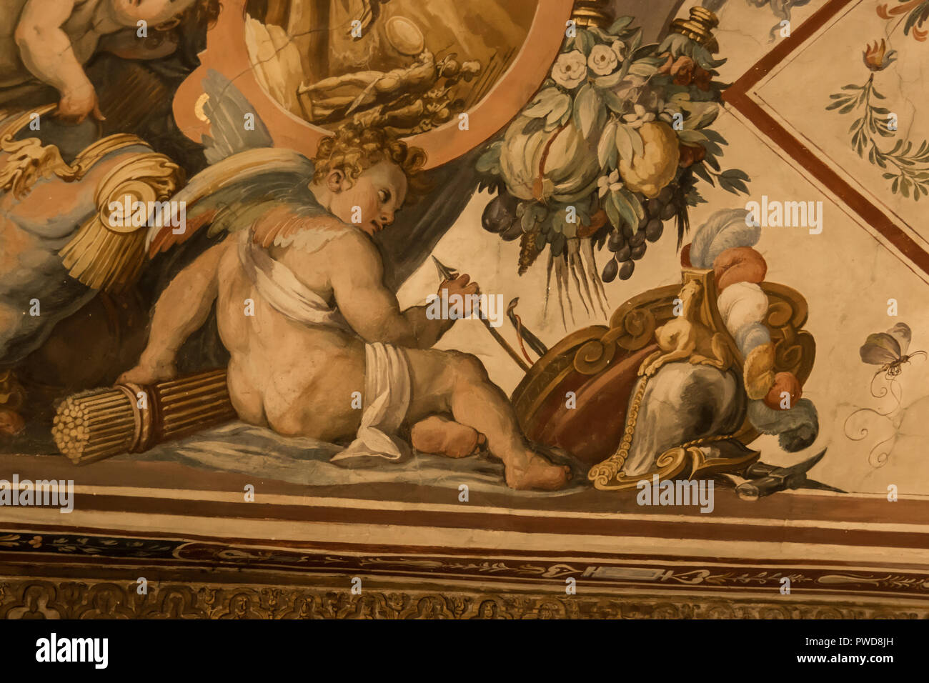 Ciascun pannello del soffitto della galleria degli Uffizi di Firenze è un opera d arte di propria. Foto Stock