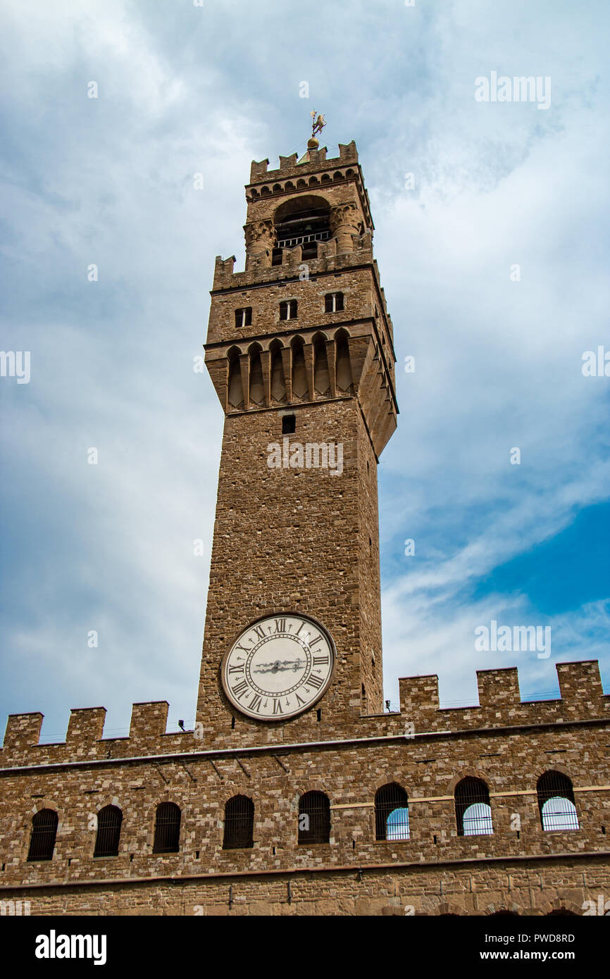 La torre medievale di Palazzo Vecchio è iconico in Firenze, Italia. Foto Stock