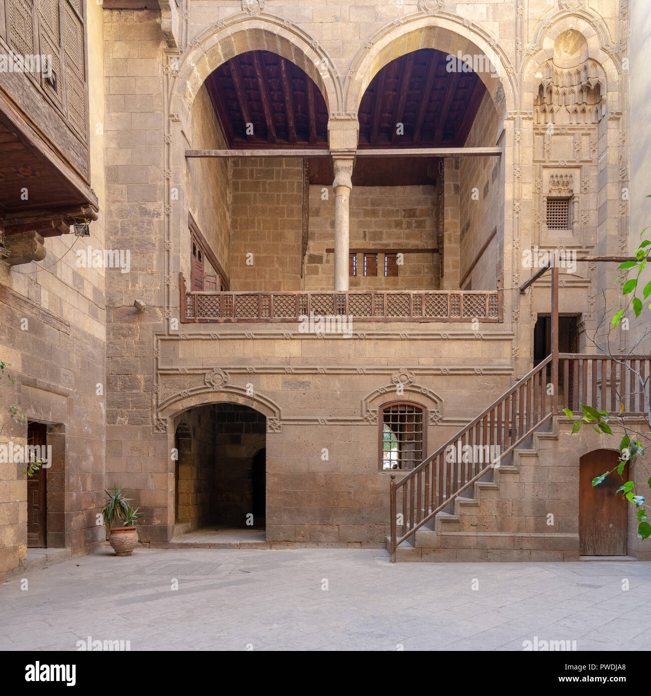 Facciata di Zeinab Khatoun casa storica, situato vicino alla Moschea di Al-Azhar in Darb Al-Ahmar distretto, vecchio Cairo, Egitto Foto Stock