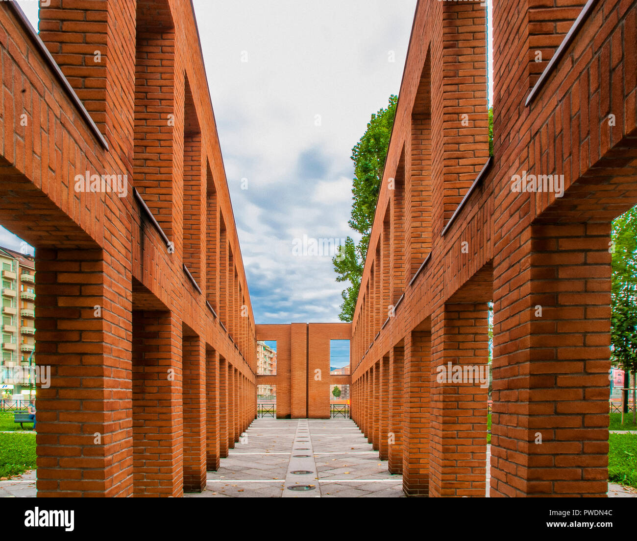 Italia Piemonte Torino largo Orbassano Arte Moderna artista Kirkeby ' lavoro per Torino'2005 Foto Stock