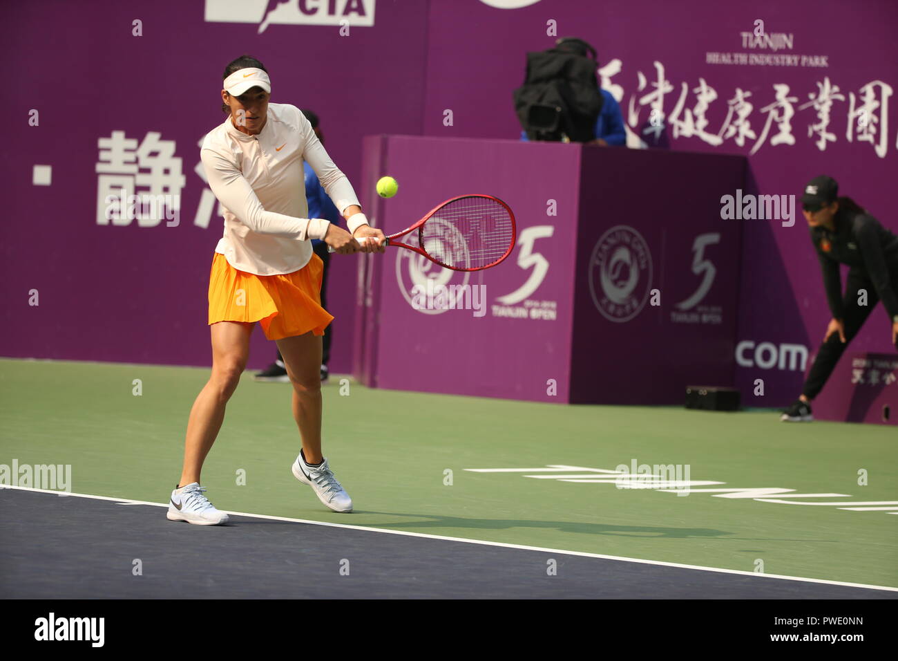 Tianjin, Tianjin, Cina. 15 ottobre, 2018. Tianjin, Cina-tennis francese player Caroline Garcia sconfigge Su-Wei Hsieh 2-0 a 2018 WTA Tianjin aperto in nord ChinaÃ¢â'¬â"¢s Tianjin. Credito: SIPA Asia/ZUMA filo/Alamy Live News Foto Stock