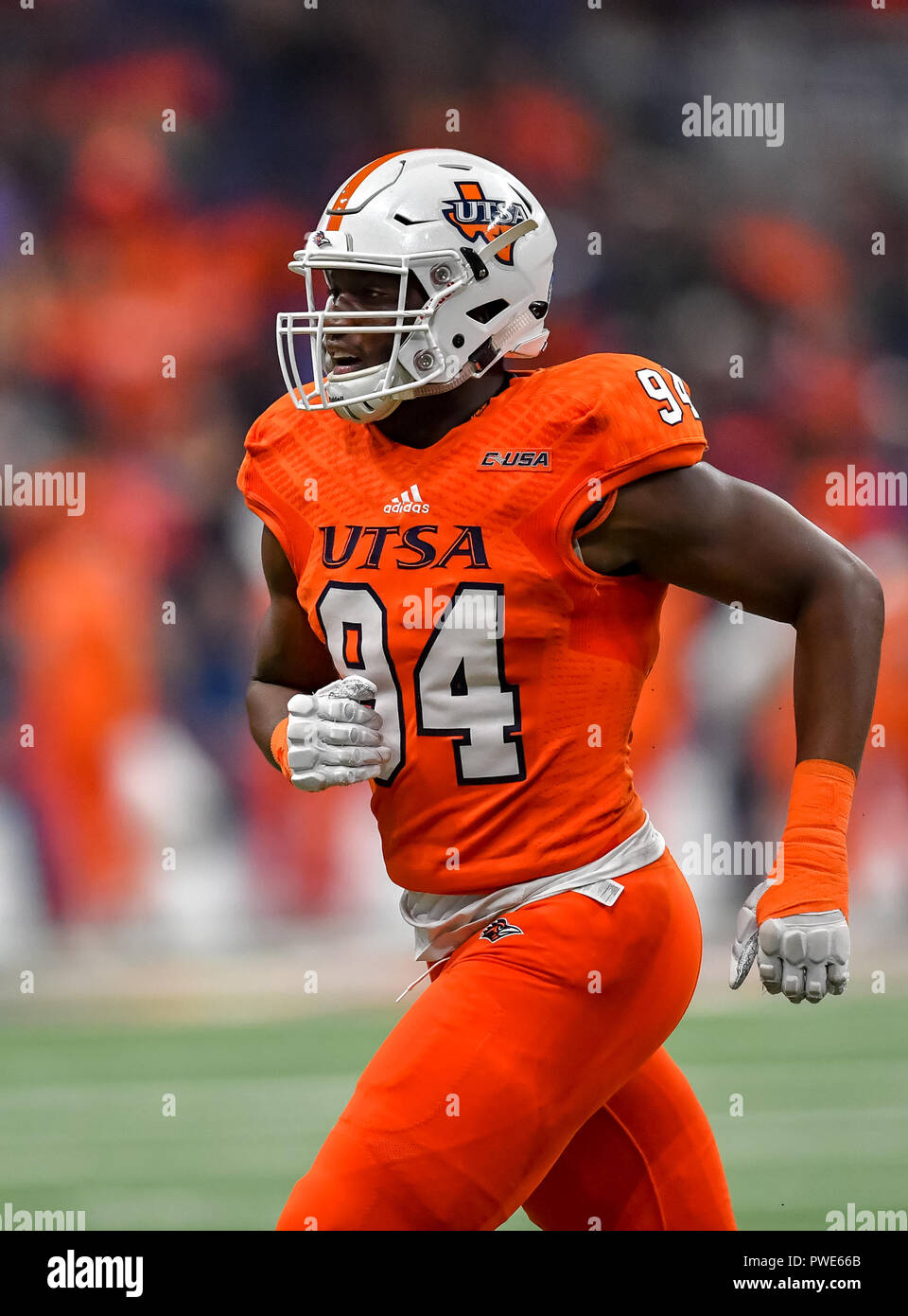 Ottobre 13, 2018 San Antonio, TX...UTSA Roadrunner lineman, Salomone saggio (94), durante il NCAA Football gioco tra la University of Texas di San Antonio Roadrunners e Louisiana Tech Bulldogs in San Antonio TX. (Assoluta fotografo completo & Company Credit: Giuseppe Calomeni / MarinMedia.org / Cal Sport Media) Foto Stock