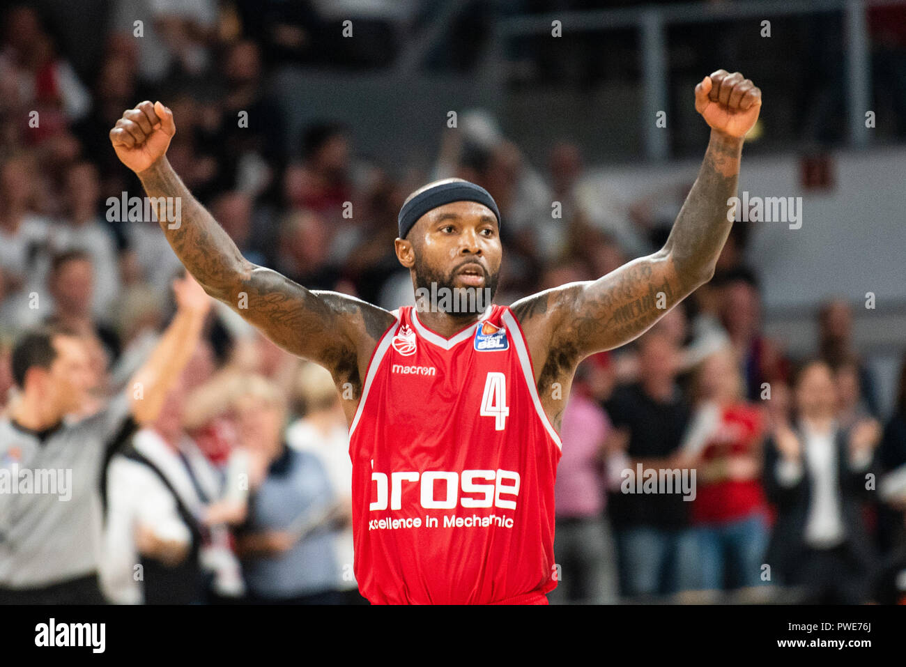 Bamberg, Baviera. 15 ottobre, 2018. 15.10.2018, Bamberg, Baviera: Basket: Bundesliga, Brose Bamberg - gigante MHP Ludwigsburg, girone principale, 3° giornata: Bambergs Tyrese riso cheers. Bamberg sconfitto Ludwigsburg in straordinari con 93:91. Credito: Nicolas Armer/dpa/Alamy Live News Foto Stock