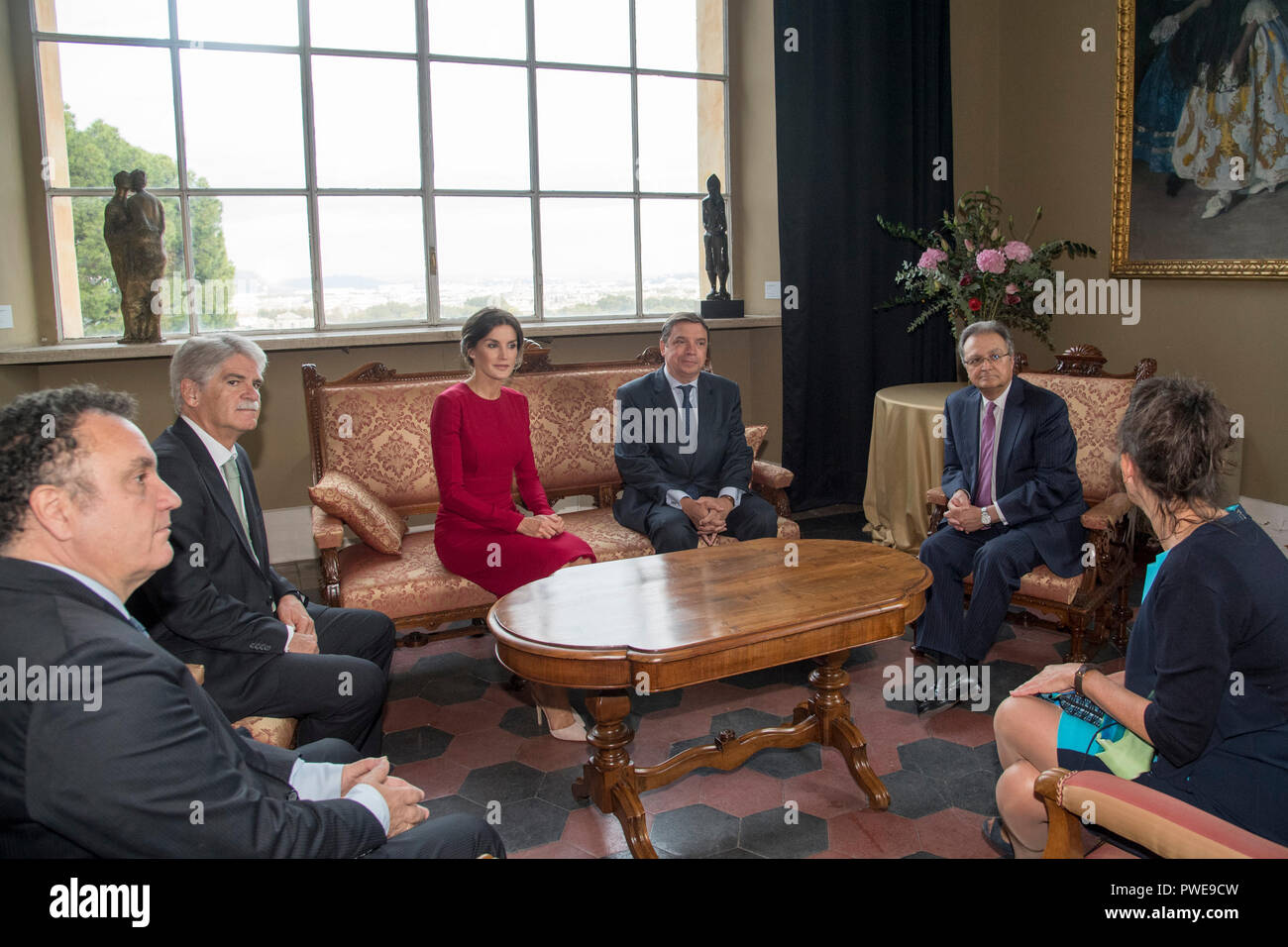 Roma, Italia. 16 ottobre, 2018. Foto di Fabrizio Corradetti/LaPresse 16 ottobre 2018 Roma , Italia Italiano Visita della Regina Letizia all' Accademia di Spagna a Roma nella foto: Regina Letizia Foto Fabrizio Corradetti/LaPresse 16 Ottobre, 2018 Roma, Italia Politica visita della Regina Letizia per l'Accademia di Spagna a Roma nella foto: Regina Letizia Credito: CORDON PREMERE/Alamy Live News Foto Stock