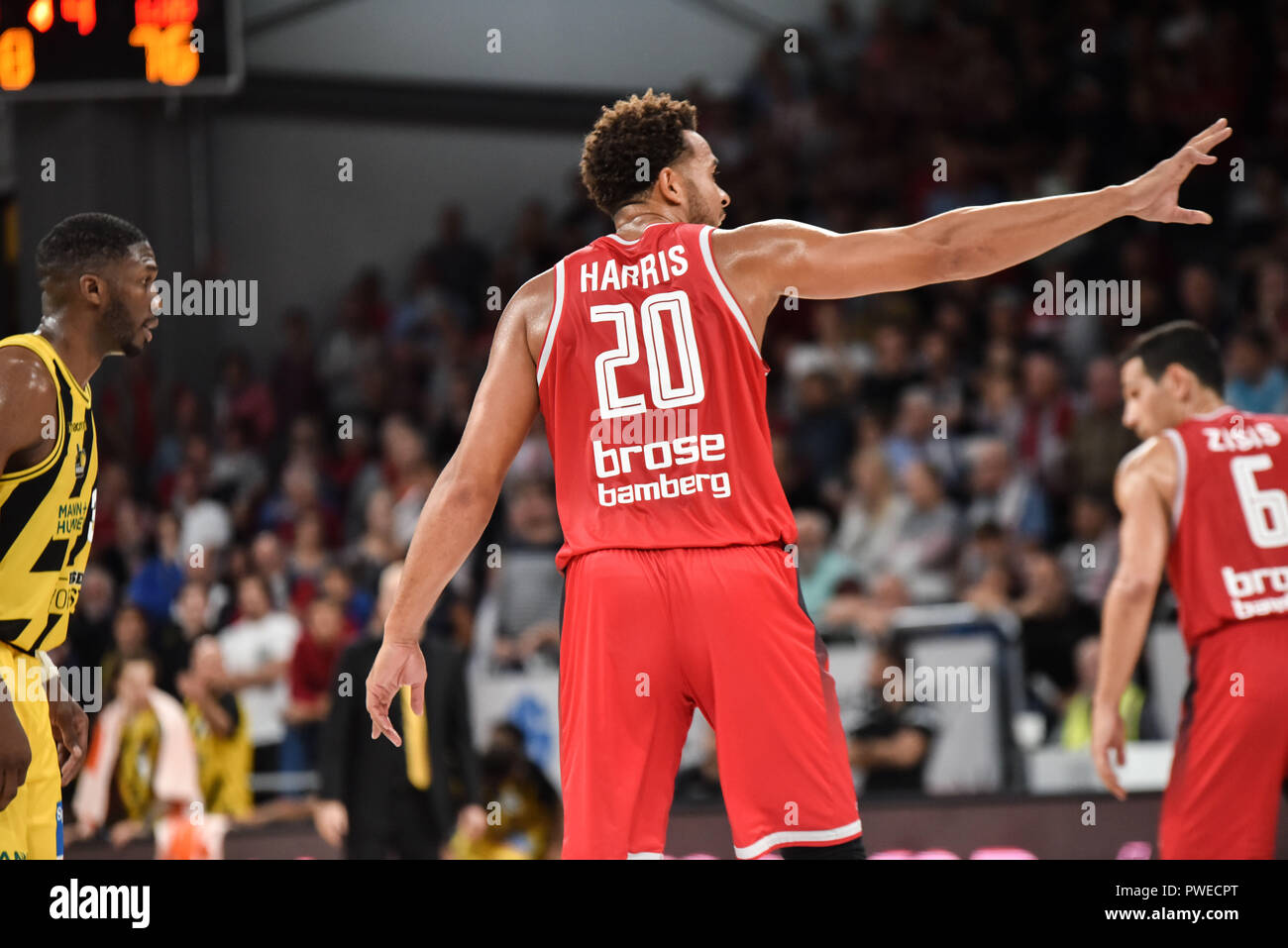 Germania, Bamberg, Brose Arena - 15. Ott 2018 - BBL, Basket, 1.Bundesliga - Brose Bamberg vs MHP RIESEN Ludwigsburg - Immagine: Elias Harris (Brose Bamberg, #20) Foto: HMB Media/ Ryan Evans Credito: Ryan Evans/Alamy Live News Foto Stock