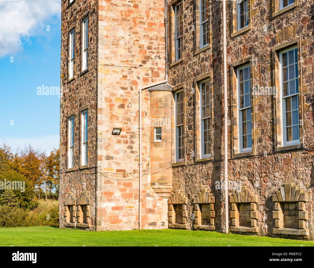 Dalkeith Palace, Dalkeith Country Park edificio storico nella luce del sole, ora Wisconsin campus universitario, Scotland, Regno Unito Foto Stock