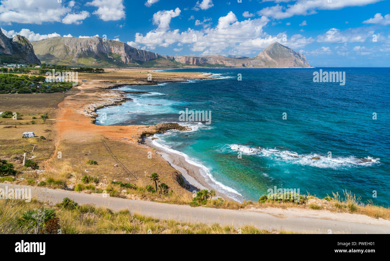 Bella della costa siciliana nei pressi di Macari e San Vito Lo Capo. Provincia di Trapani, Sicilia, Italia meridionale. Foto Stock