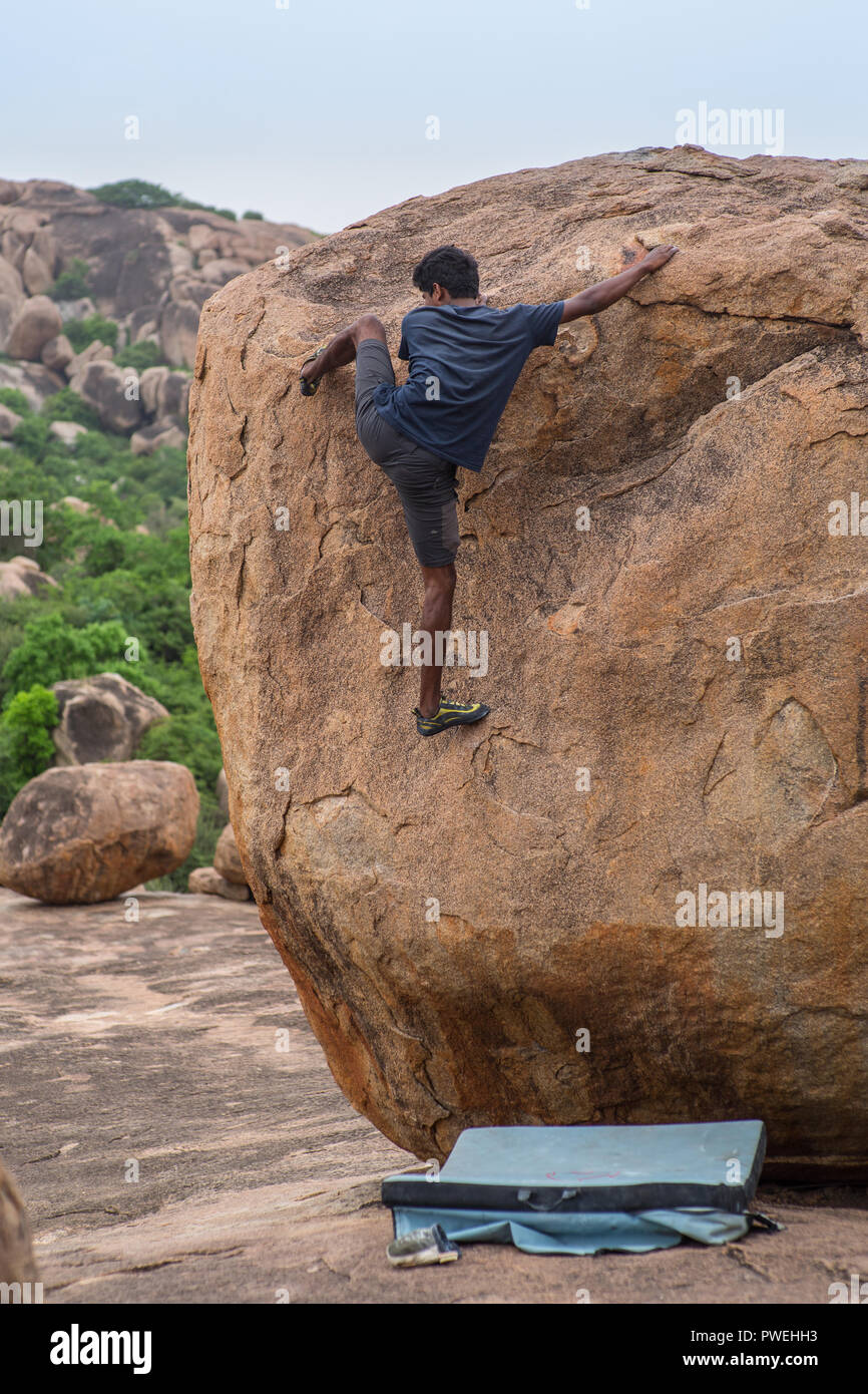 Bouldering in Hampi, India. Foto Stock