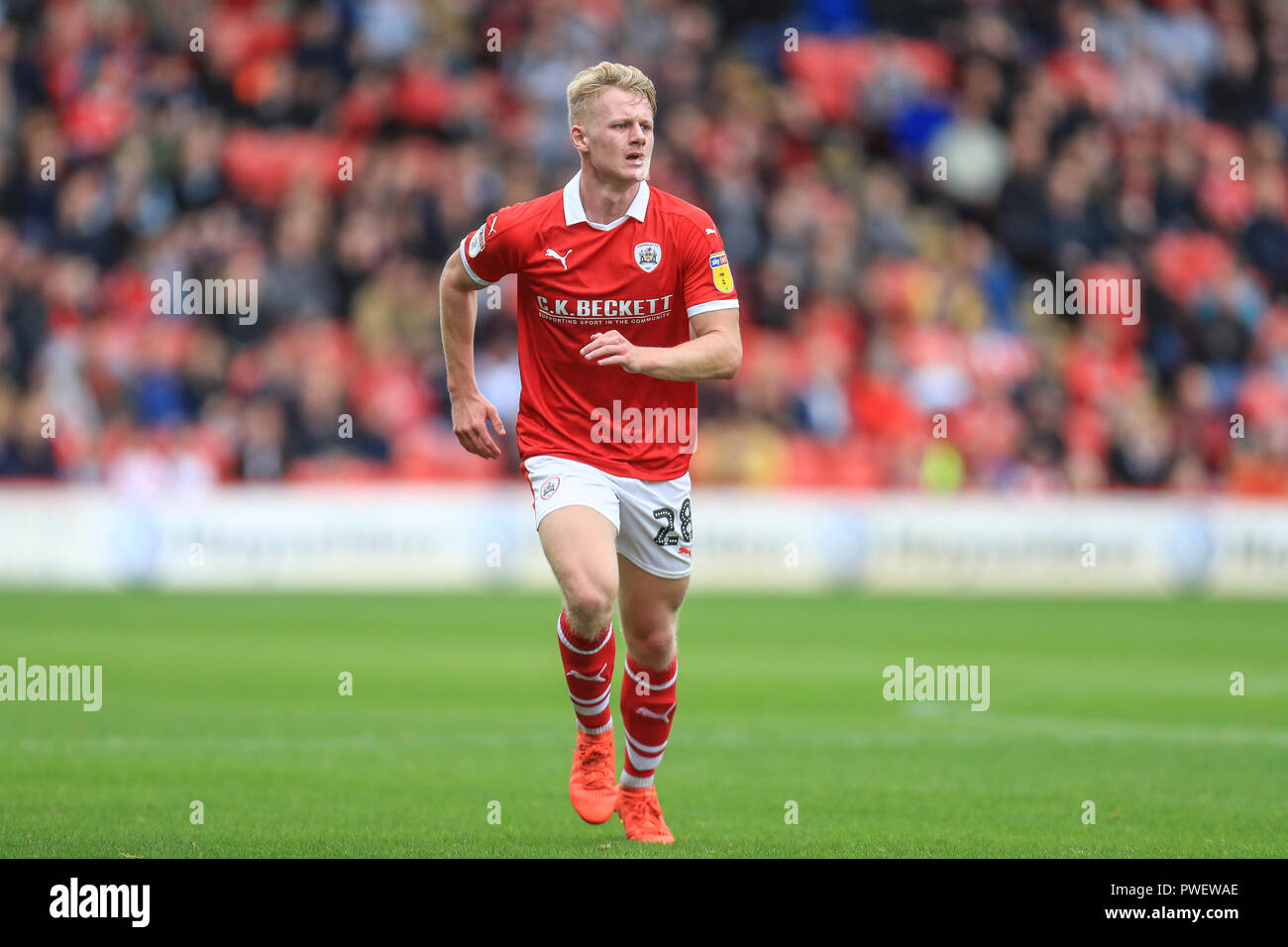 13 ottobre 2018, Oakwell, Barnsley, Inghilterra; Sky lega Bet One, Barnsley v il centro di Luton ; Ben Williams (28) di Barnsley Credit: John Hobson/News immagini English Football League immagini sono soggette a licenza DataCo Foto Stock