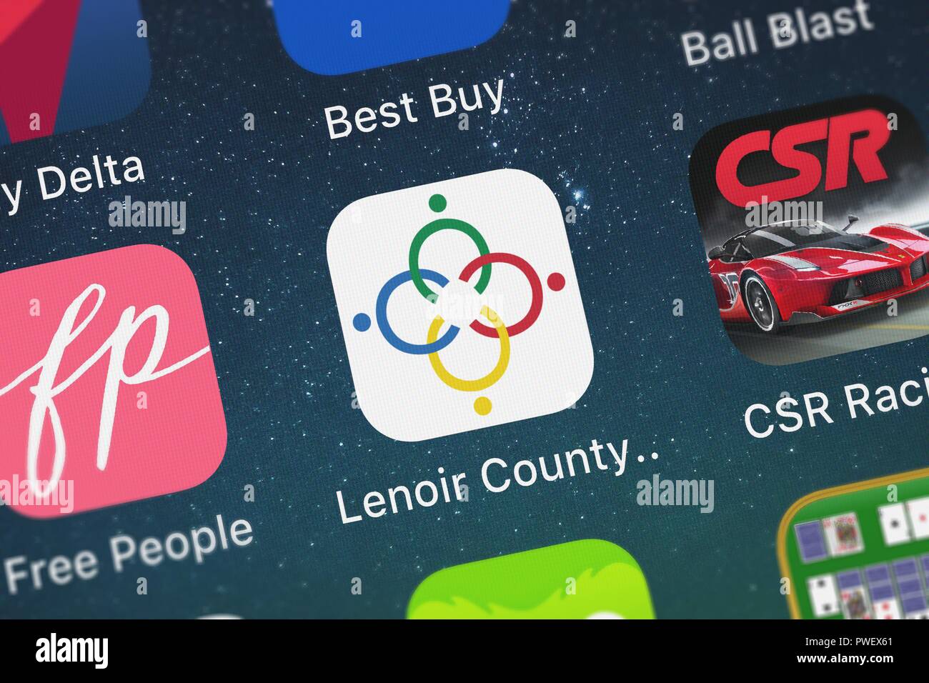 London, Regno Unito - 15 Ottobre 2018: Close-up shot di Blackboard Inc. del popolare app Lenoir County Public Schools. Foto Stock