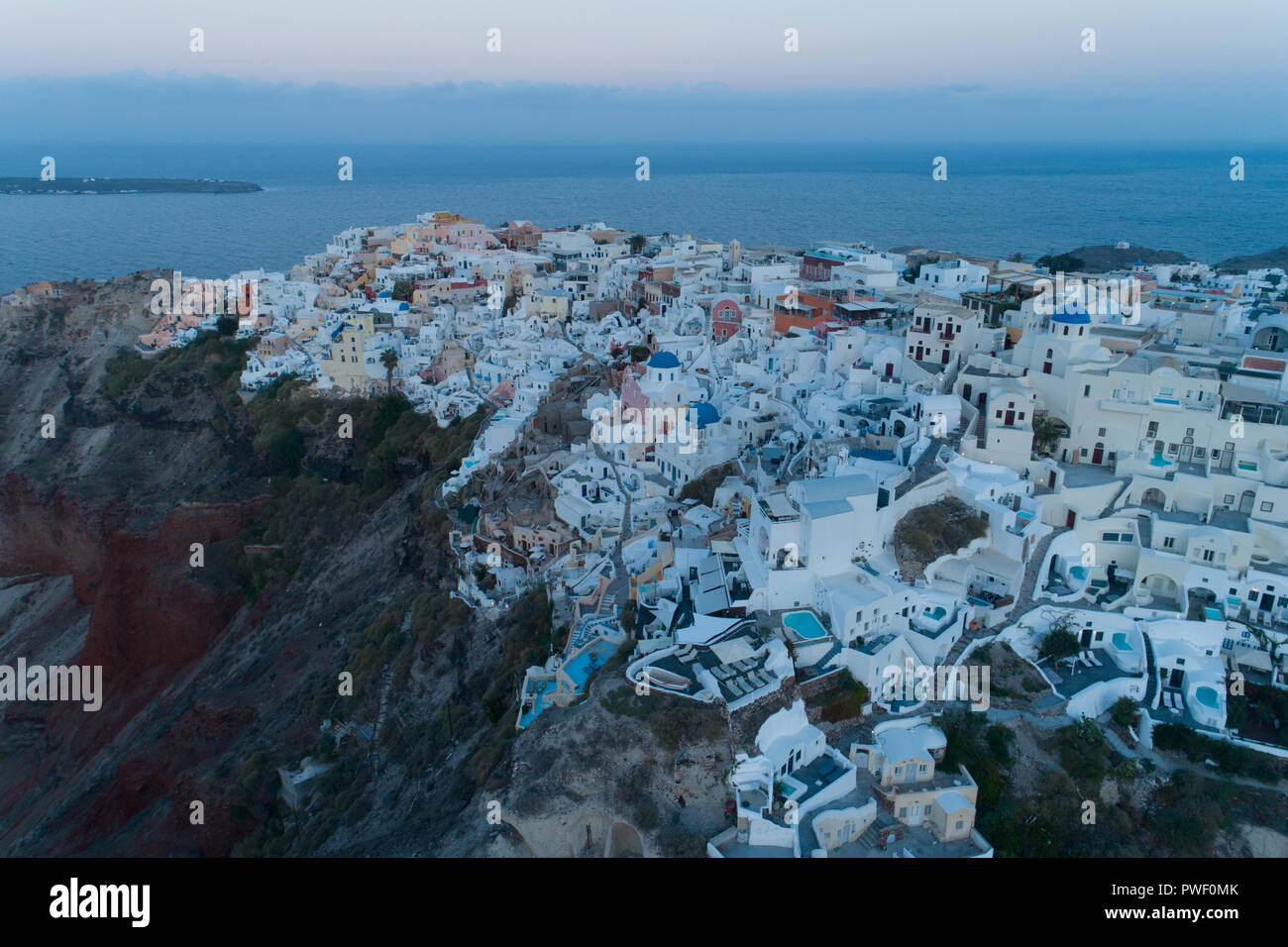 Vista aerea della città di Oia a Santorini Grecia Foto Stock