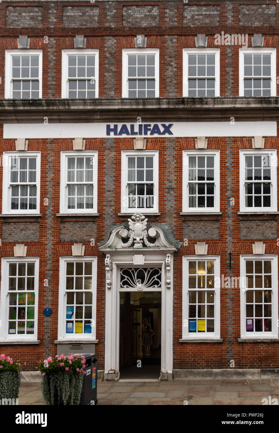 Chichester, Regno Unito - 06 Ottobre 2018: la parte anteriore di Halifax filiale di banca in East Street Foto Stock