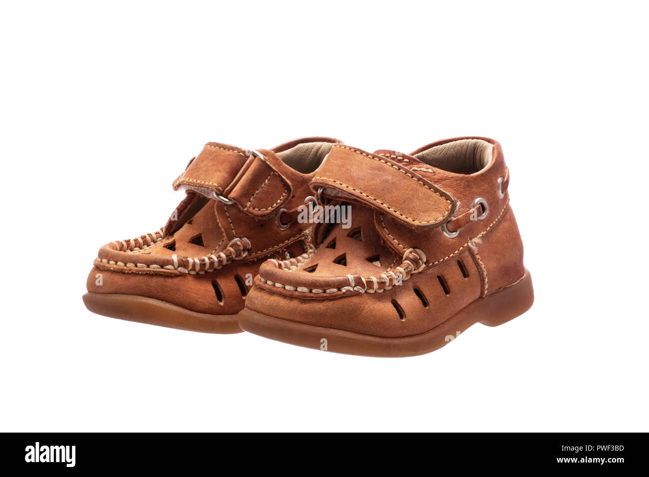 Bambini Scarpe bambino su sfondo bianco. Ortopedici stivali in pelle Foto \u0026 Immagine Stock: 222222769 - Alamy