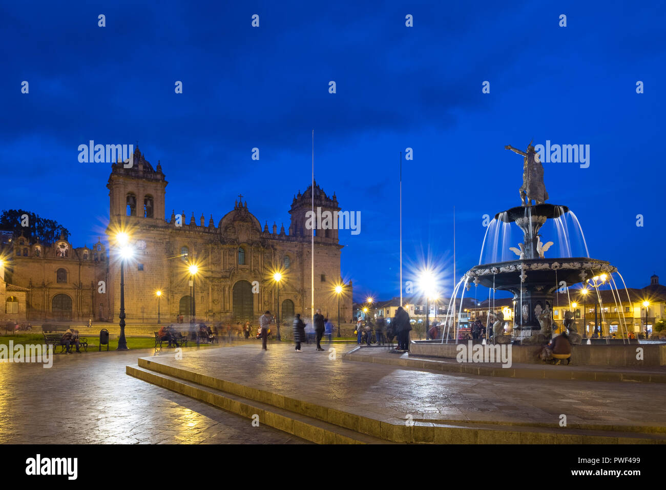 PLAZA DE ARMAS - Cusco di notte Foto Stock