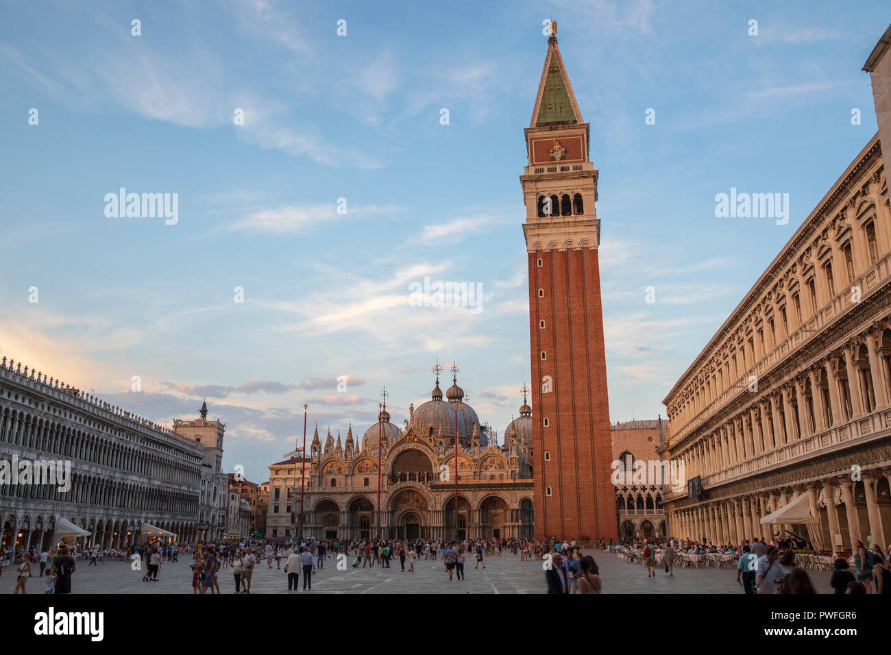 La famosa Torre Campanaria o il Campanile di Piazza San Marco, Venezia, Italia. Foto Stock