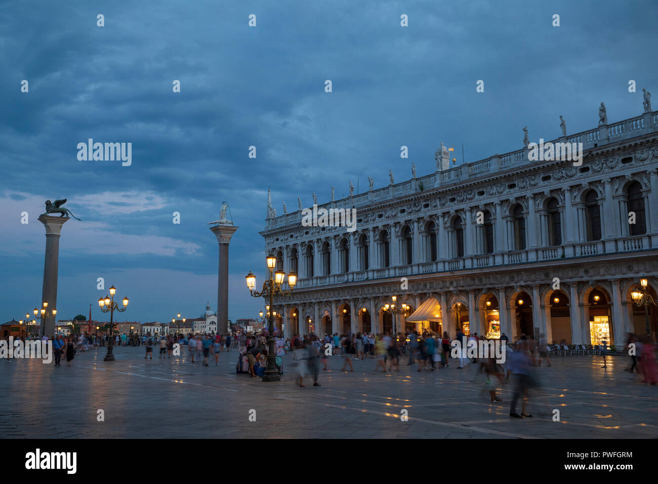 La piazzetta di San Marco con colonne di San Marco e di San Teodoro, Venezia, Italia. Foto Stock