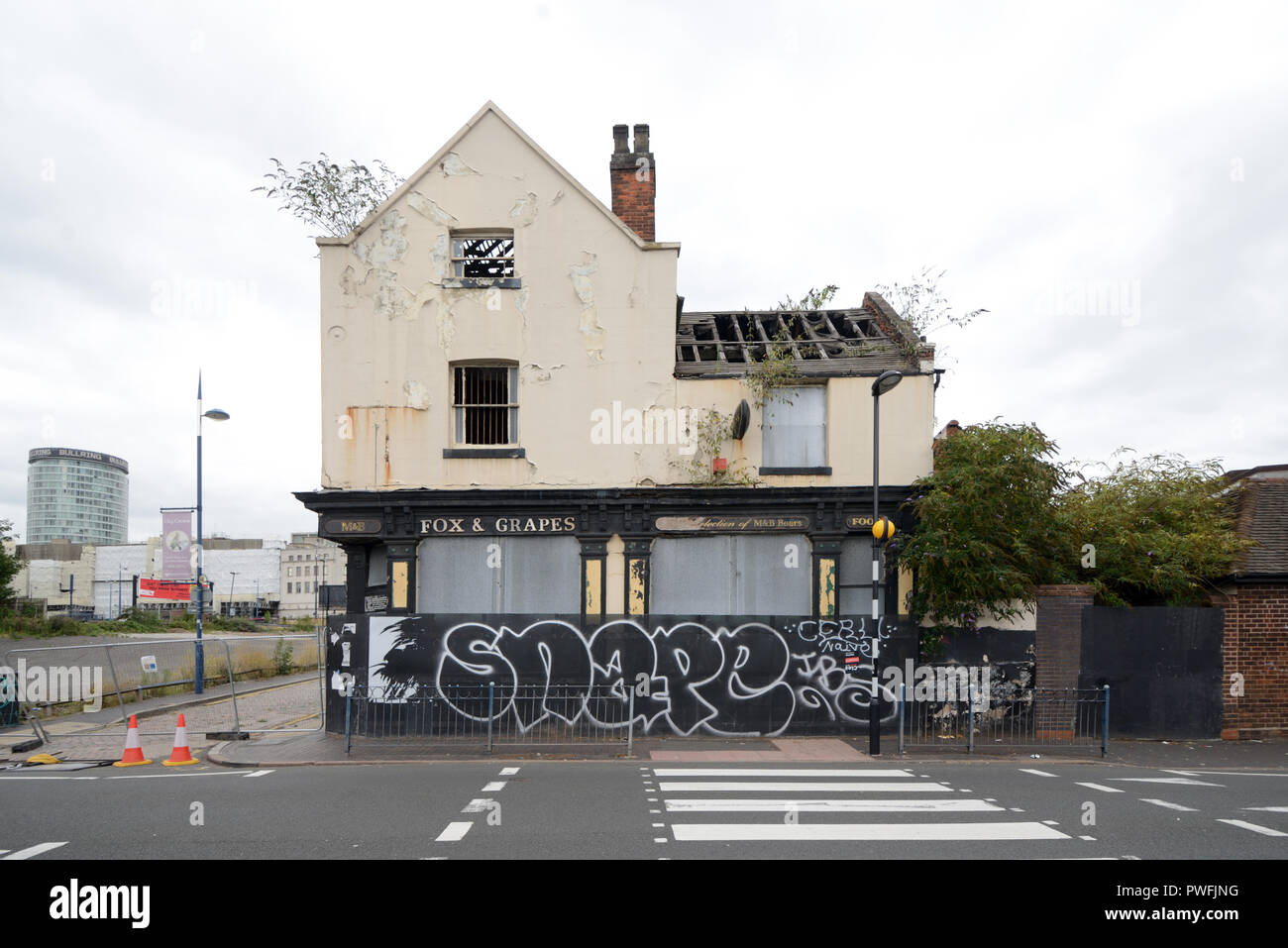 Pub abbandonati, la Volpe e l'uva, essendo demolito per la riqualificazione urbana Digbeth Programma Birmingham Inghilterra Foto Stock