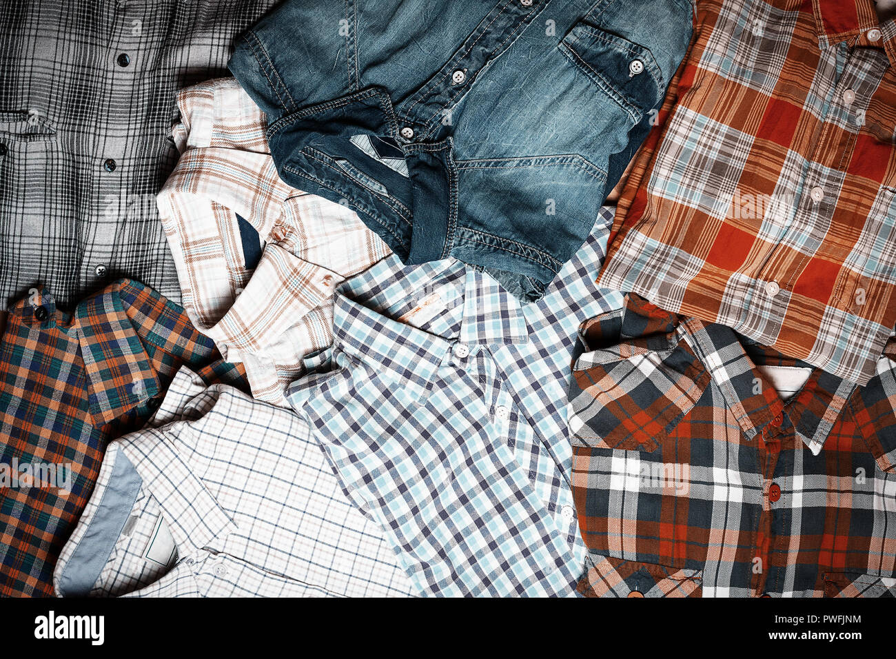 Sei diverse camicie a scacchi. Moda Denim sfondo Foto Stock