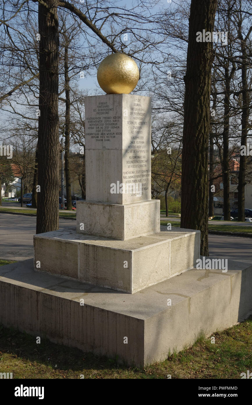 Wien, Wohnbau der Zwischenkriegszeit, Siedlung Friedensstadt, Grundstein Foto Stock