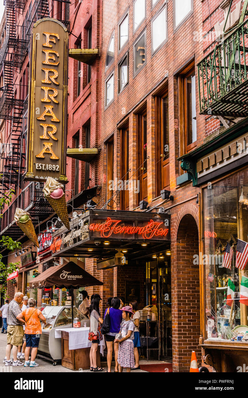 Ferrara Little Italy Mulberry Street Manhattan _ New York New York, Stati Uniti d'America Foto Stock