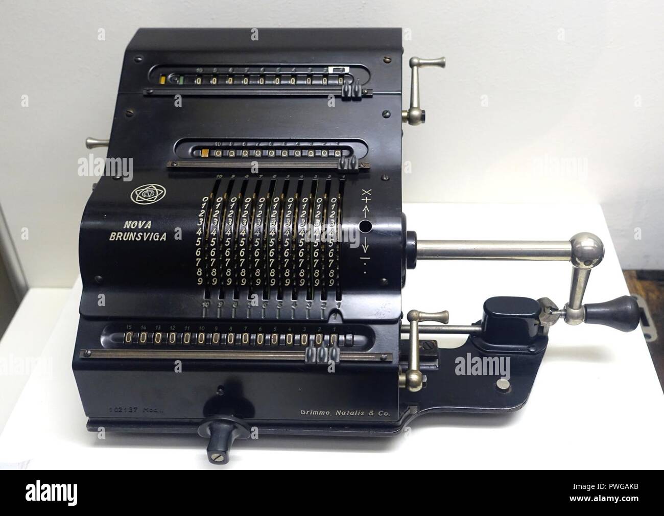 Brunsviga Nova II calcolatrice, Braunschweig, 1926 - Annuncio Foto stock -  Alamy