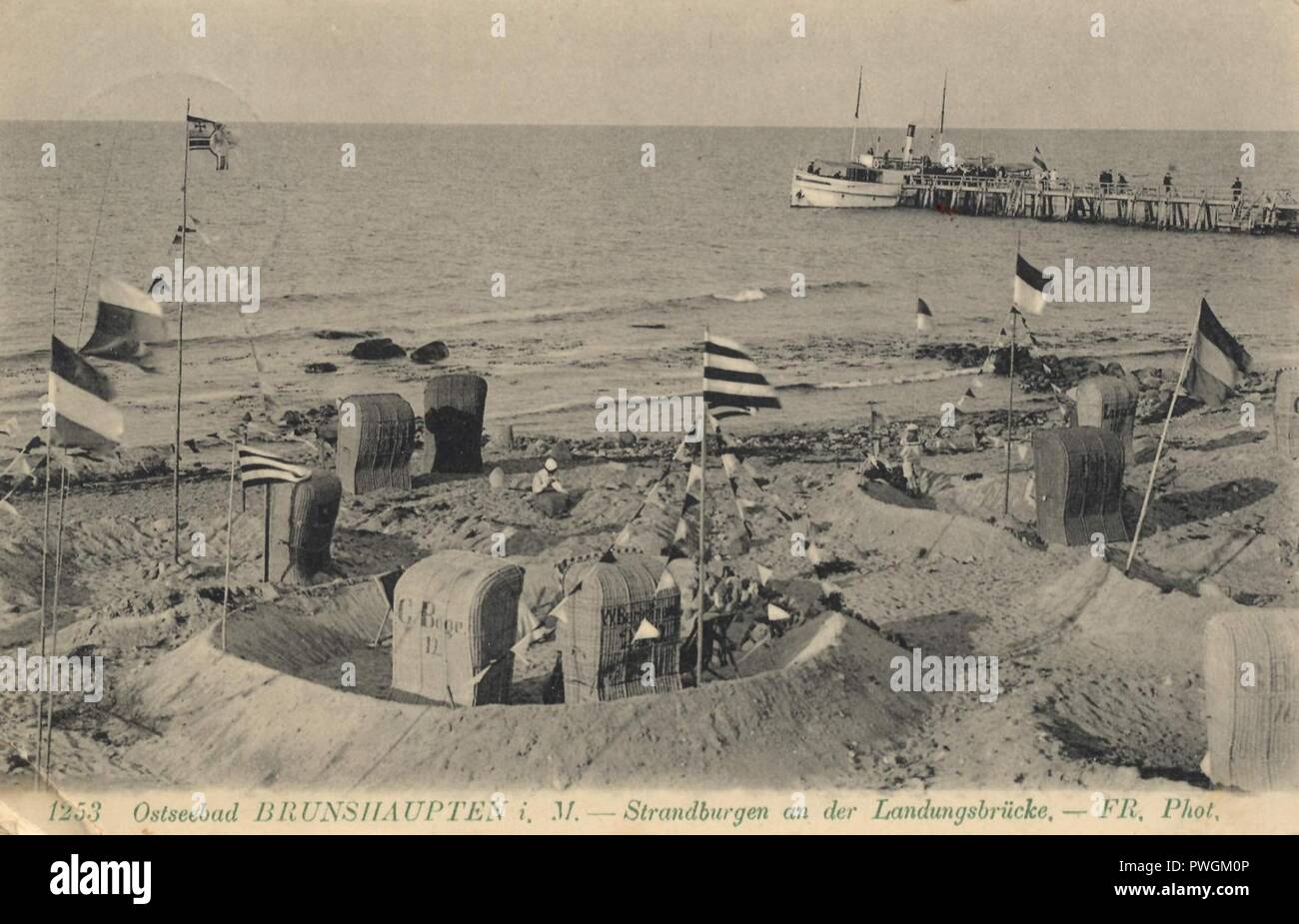 Brunshaupten (Kühlungsborn), Mecklenburg-Vorpommern - Strandburgen an der Landungsbrücke Foto Stock