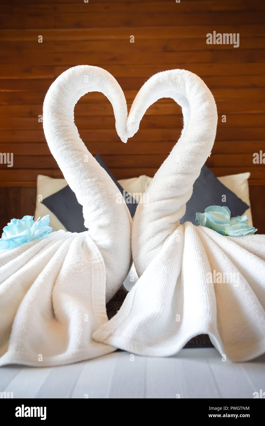 Il concetto di amore letto luna di miele per la casa o per l'hotel bedroom decorazione Foto Stock