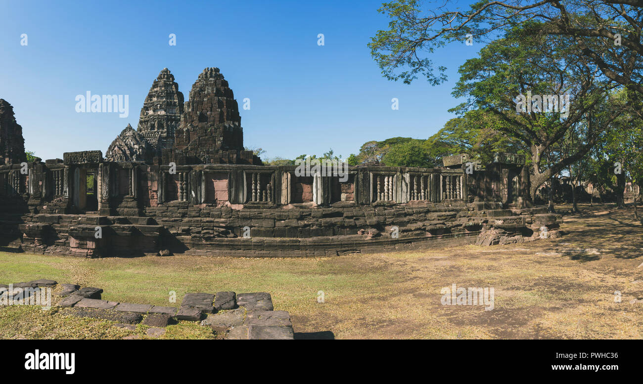 Ampio angolo di prasat hin phimai korat uno dei più popolari la storia viaggiando destinaton nakornratchasima nel nord est della Thailandia Foto Stock